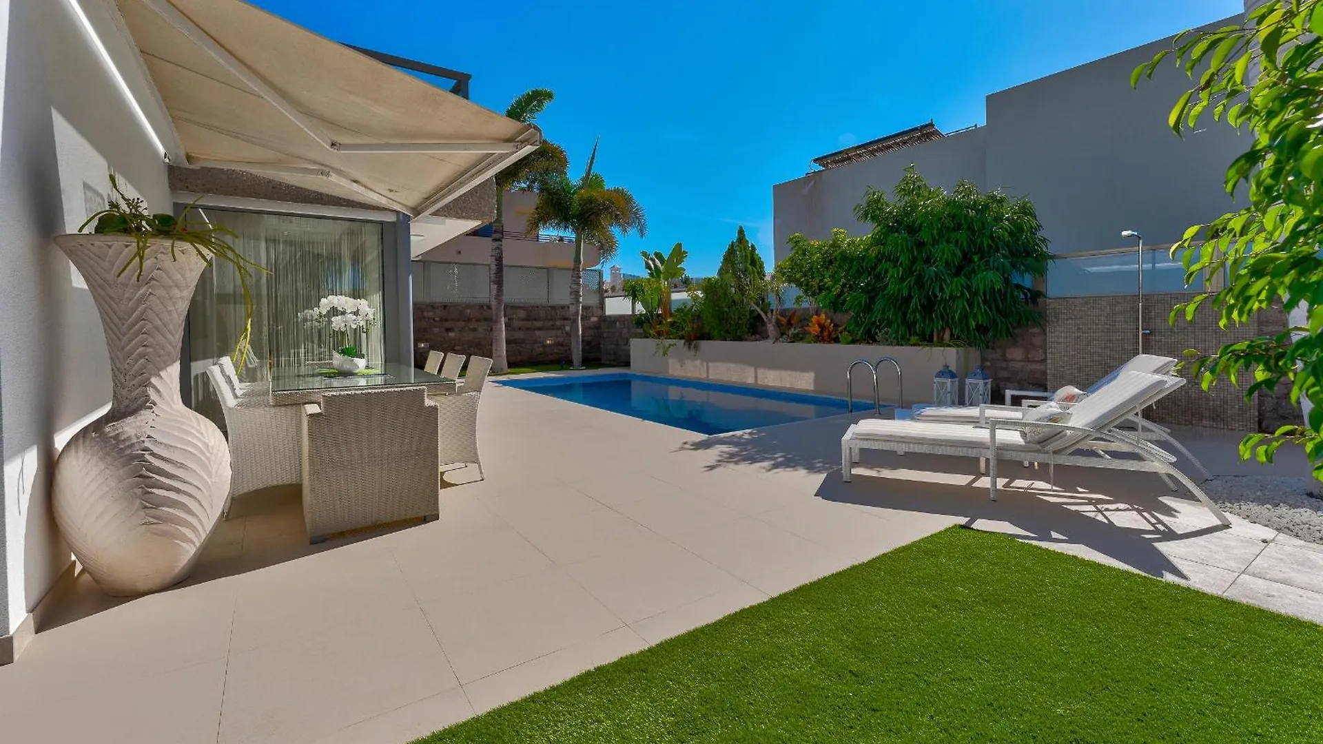 El Duque Private Lux Villa location