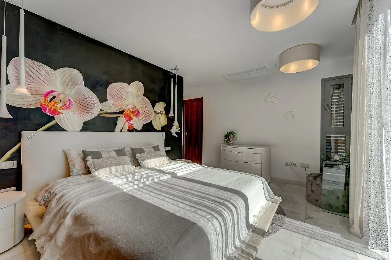 El Duque Private Lux Villa 아데제