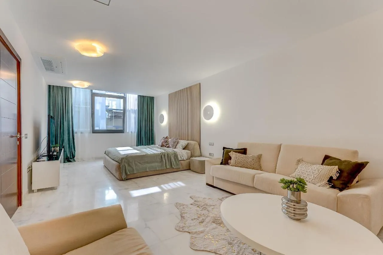 El Duque Private Lux Villa 아데제