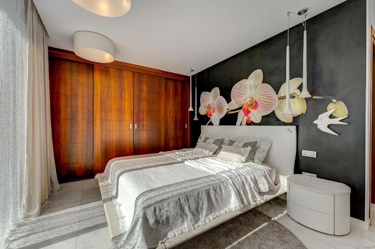 El Duque Private Lux Villa 아데제