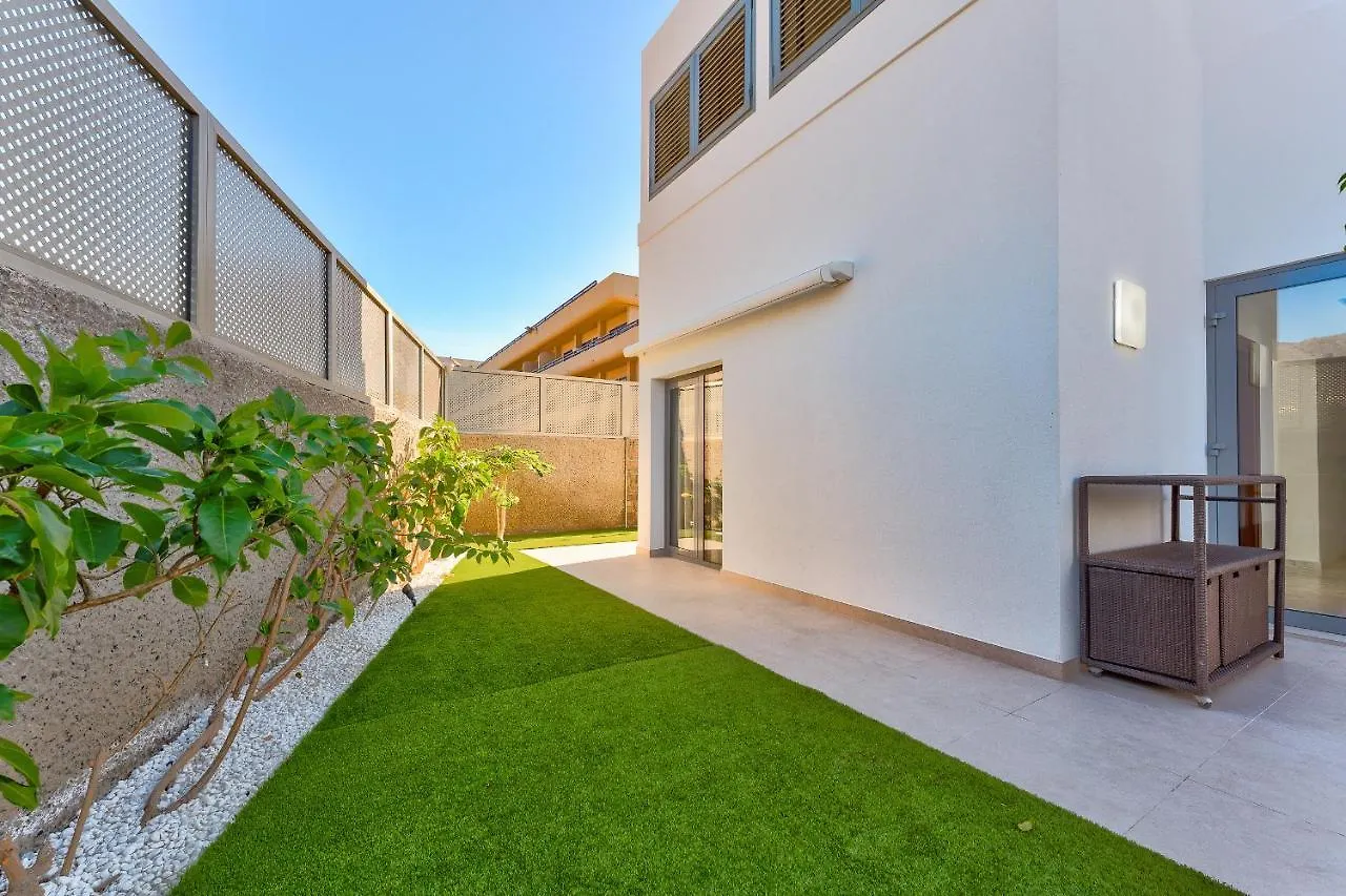 El Duque Private Lux Villa 아데제