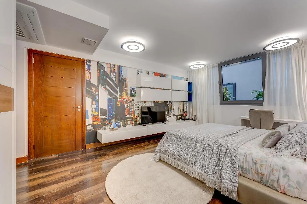 El Duque Private Lux Villa 아데제