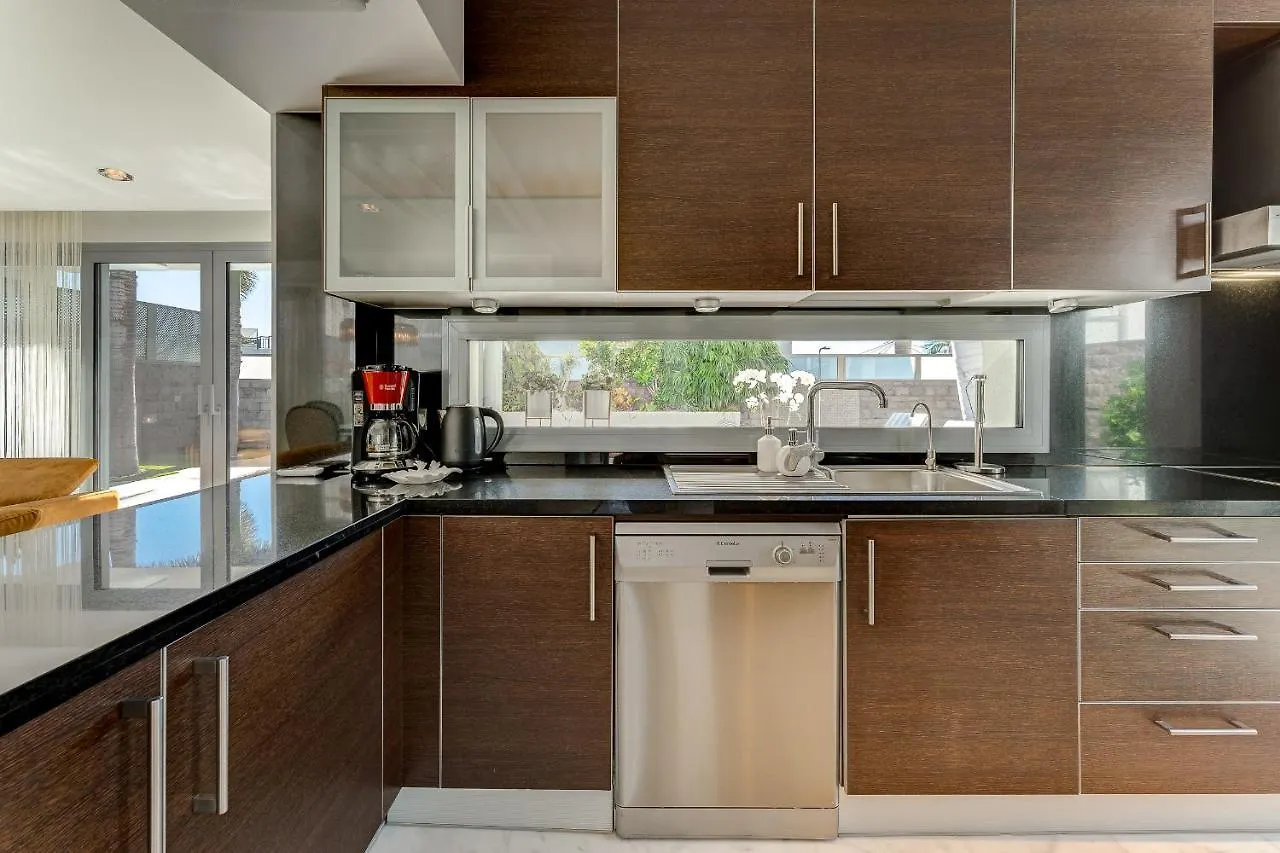 El Duque Private Lux Villa 아데제