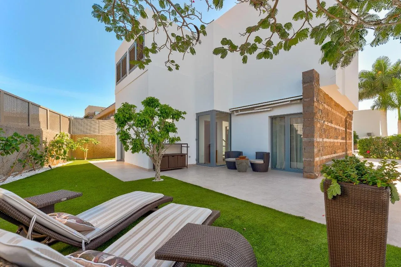 El Duque Private Lux Villa 아데제